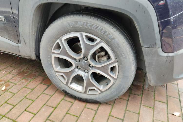 Used Jeep Renegade 2018 Connected Large Screen Version 180T Automatic Smart Version Right Front Wheel Hub