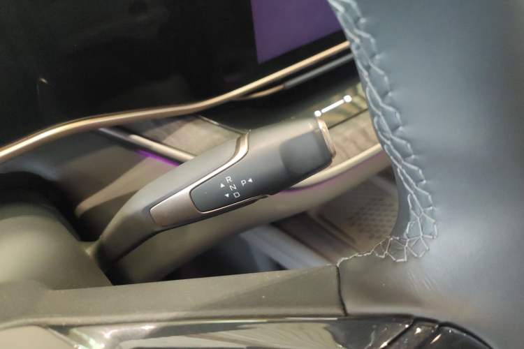 Used Hongqi Tiangong 08 2025 680 Ultra Four-Wheel-Drive Version Gear Lever