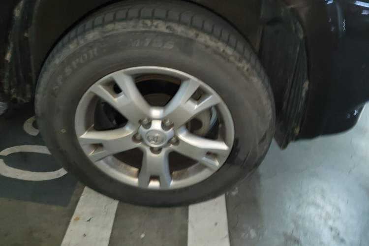 Used Toyota RAV4 2012 Luxurious 2.4L Automatic 4x4 with Stylish Features
