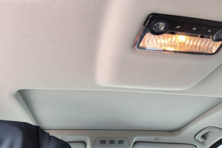 Used BMW 5 Series 2013 525Li Leading Model Headliner