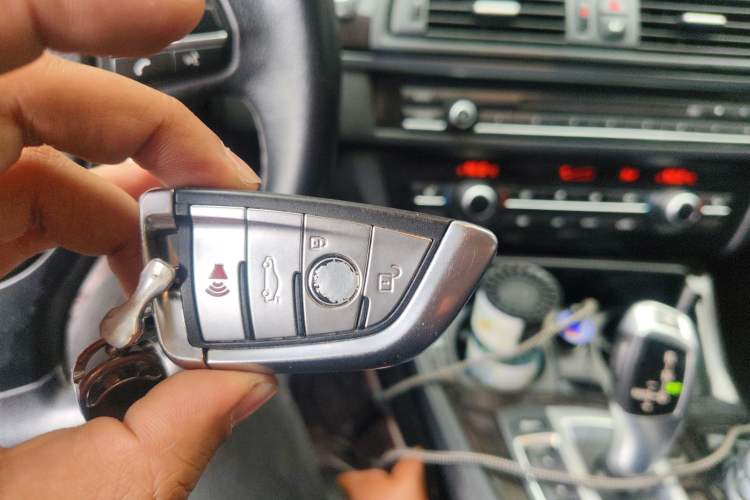 Used BMW 5 Series 2014 525Li Leading Model