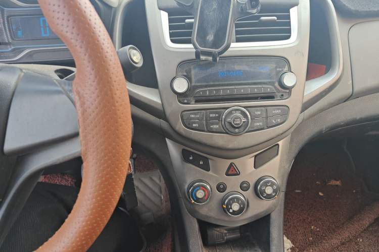 Used Chevrolet Aveo Sonic 2014 Sedan 1.4SL MT Comfort Edition
