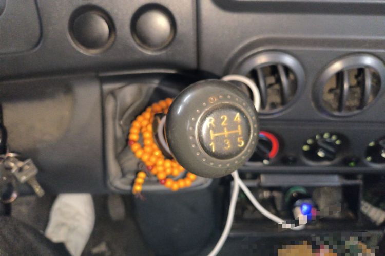 Used Iveco Turin 2009 2.8T-V36 Base Version Gear Lever