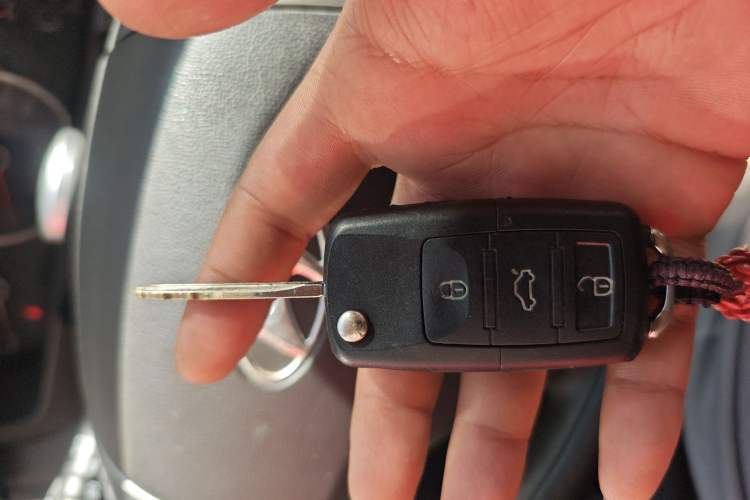 Used Hyundai Celesta 2011 1.6L Manual Comfort Edition Vehicle Key