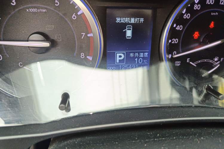 Used Toyota Highlander 2015 2.0T Four-Wheel Drive Luxury Edition 7-Seater Odometer Close Up