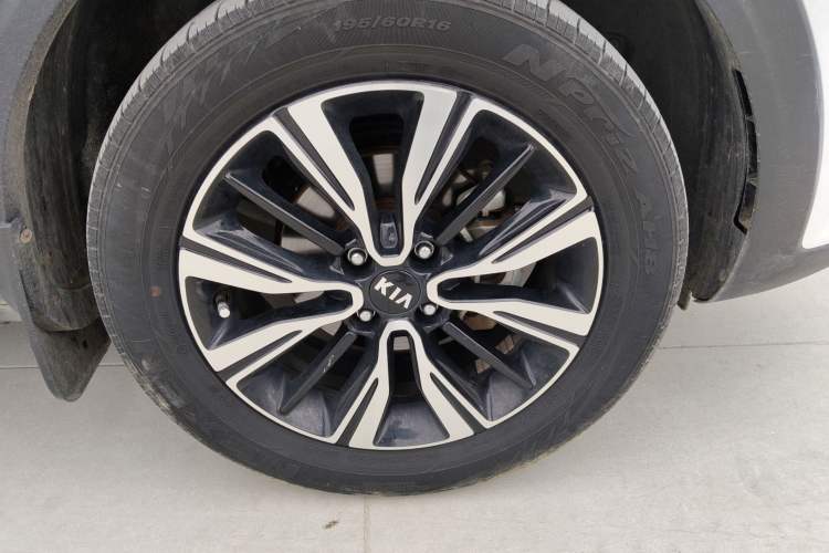 Used Kia kx1 Stonic 2019 1.4L Automatic Fun Edition China VI Right Front Wheel Hub