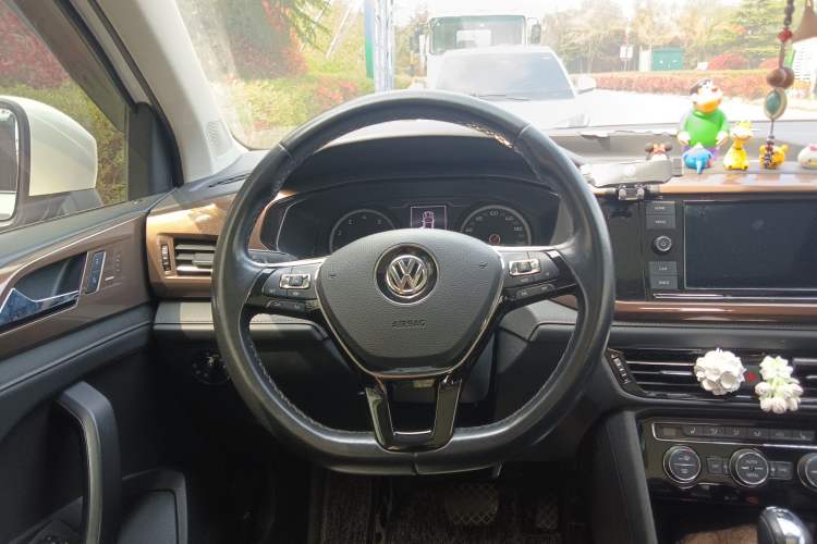 Used Volkswagen Tharu 2019 280TSI Two-Wheel Drive Luxury Version China VI Standard Steering Wheel