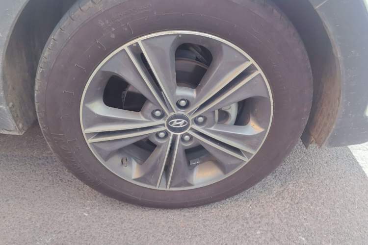Used Hyundai ix25 2015 1.6L Automatic Two-Wheel Drive Smart GLS Trim Right Front Wheel Hub