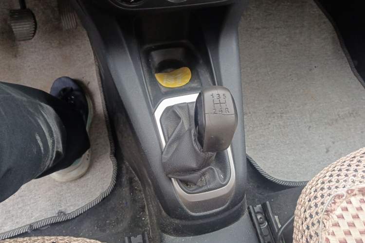 Used Peugeot 301 2014 1.6L Manual Comfort Edition Gear Lever