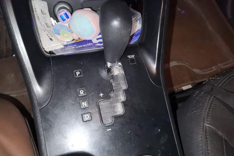 Used Hyundai ix35 2012 2.0L Automatic Two-Wheel Drive New Edition GL Gear Lever