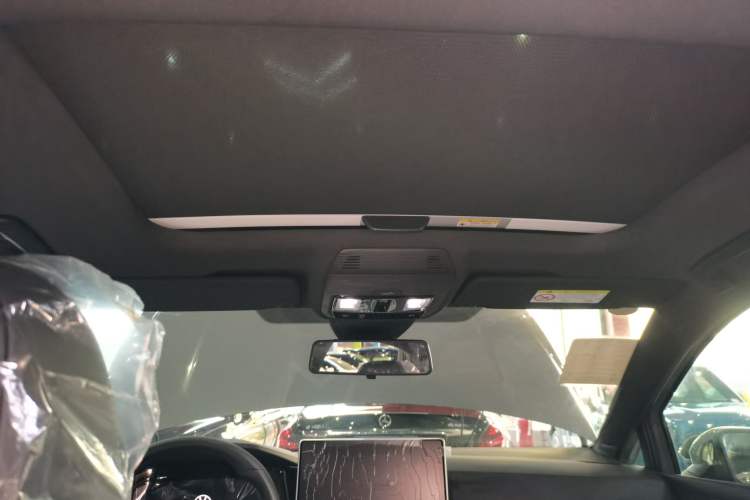 Used Volkswagen Golf 2025 Facelift 300TSI R-Line
