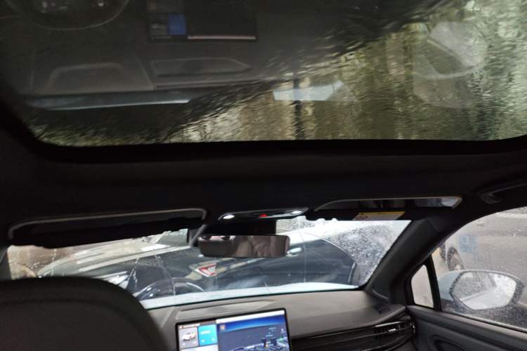 Used Livan Livan 7 2023 450 km – Chasing Clouds