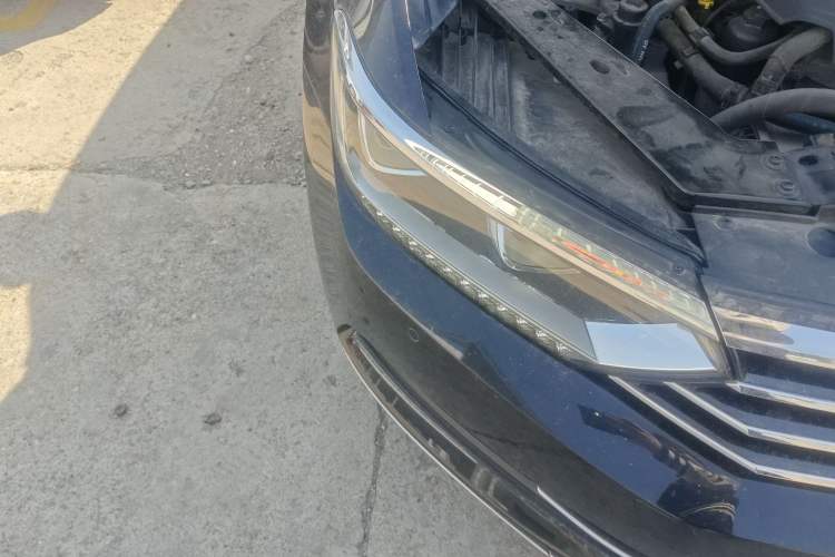 Used Volkswagen Magotan 2019 330TSI DSG Luxury Version China VI Standard Right Front Headlight