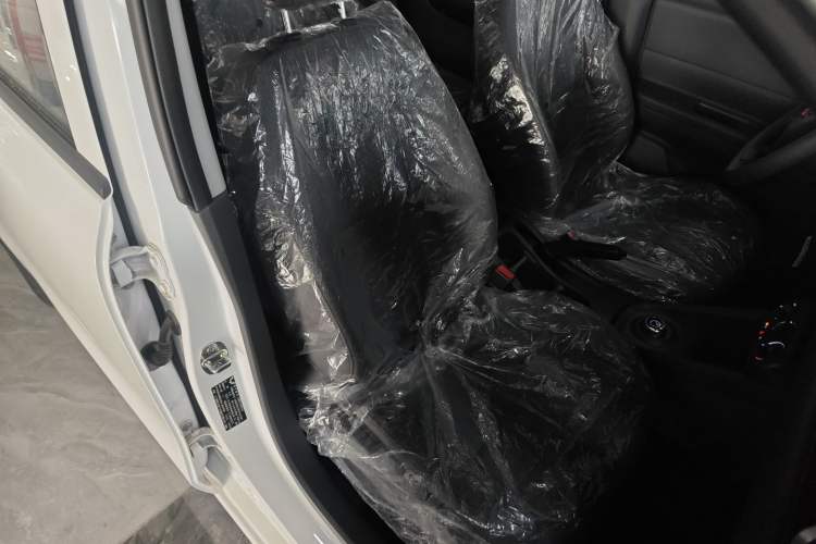 Used Wuling Hongguang New Energy 2024 All-Electric Model 300KM Practical Version Right Front Seat