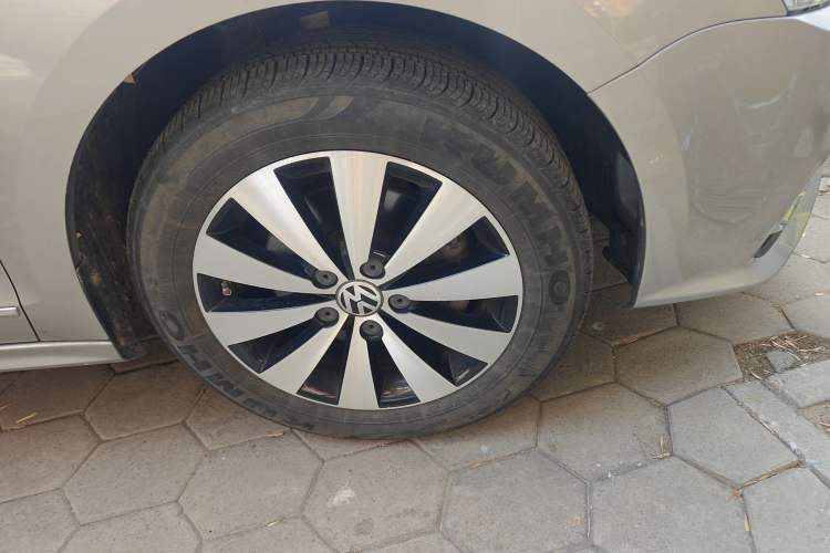 Used Volkswagen Sagitar 2015 230TSI Automatic Luxury Model
