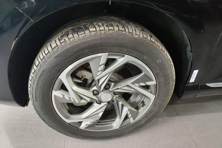 Used Hongqi HS3 PHEV 2025 Model 117km Jingwei Edition Left Front Wheel Hub