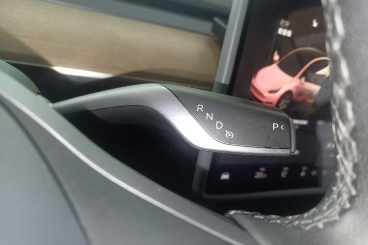 Used Tesla Model Y 2022 Long-Range All-Wheel-Drive Version
