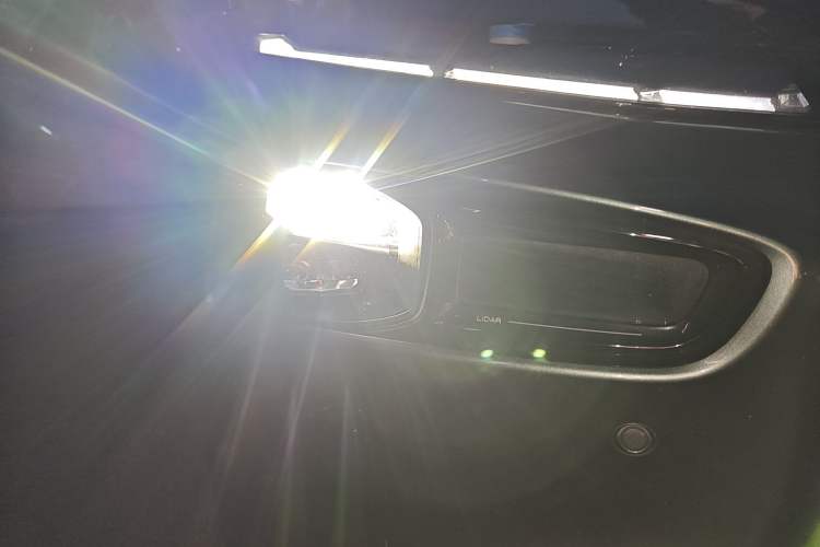 Used XPeng P7 2023 P7i 610 Pengyi Performance Edition Right Front Headlight