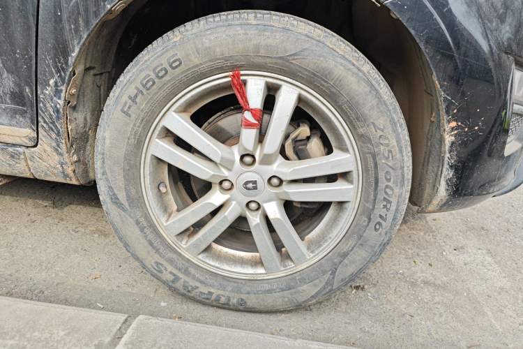 Used Jinbei Zhishang S30 2014 1.5L Manual Comfort Model Right Front Wheel Hub