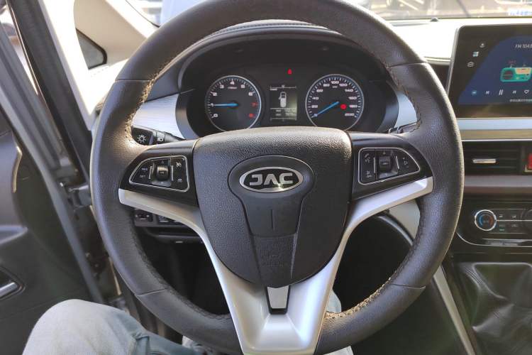 Used JAC Refine M3 2022 PLUS 1.5T 7-Seater Standard Model