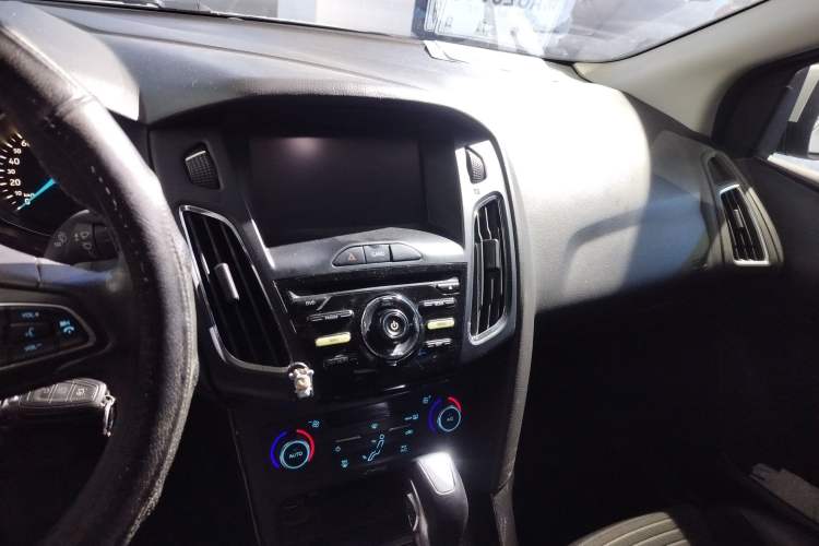 Used Ford Focus 2015 Sedan 1.6L Automatic Trend Model
