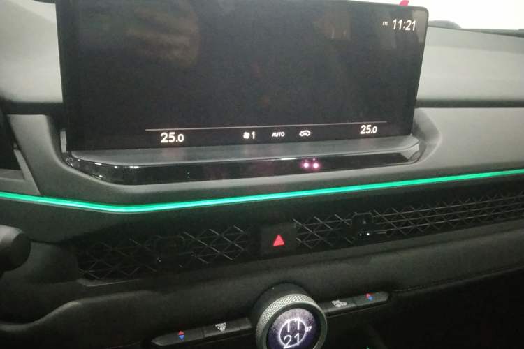 Used Honda Accord 2025 260TURBO Luxury Edition Audio And AC Panel