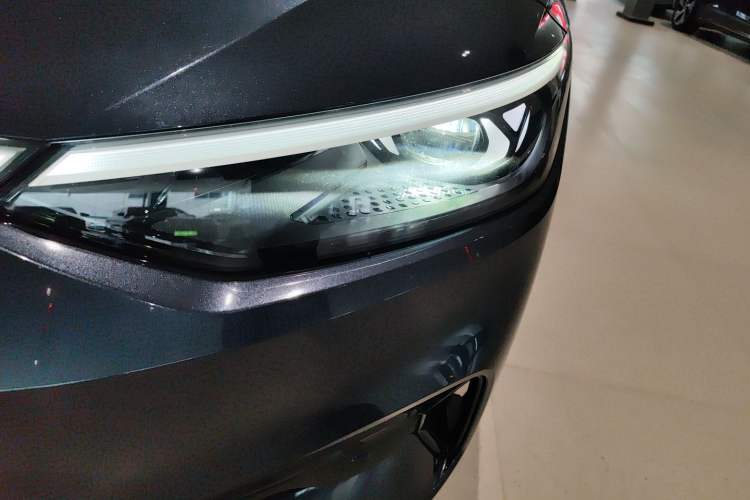 Used Volkswagen ID.7 VIZZION 2024 AIR model Left Front Headlight