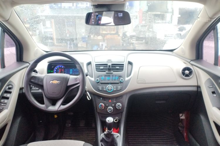 Used Chevrolet Trax 2014 1.4T Manual Two-Wheel Drive Comfort Model Center Console