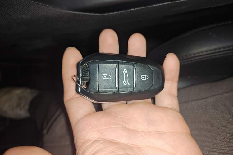 Used Peugeot 5008 2017 380THP 7-Seater Luxury Edition