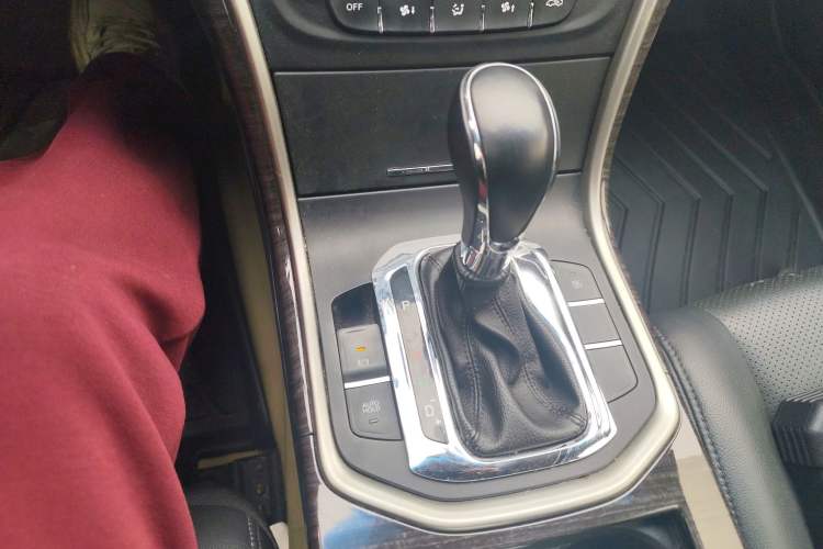 Used Changan Raeton 2014 1.8T Automatic Prestige Anniversary Edition China IV Standard
