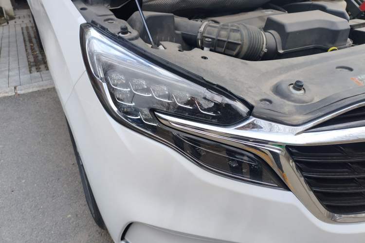 Used Buick GL8 2022 ES Landtrek 653T Luxury Edition Right Front Headlight