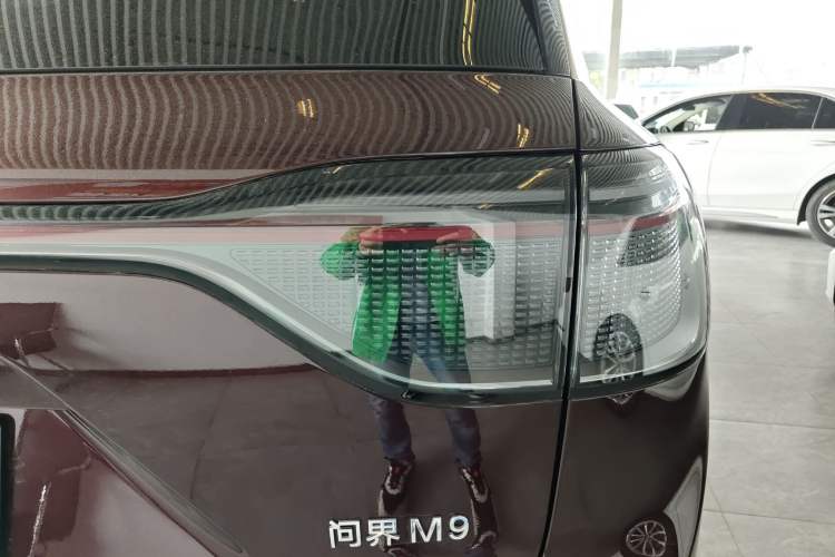 Used Hima AITO M9 2025 Extended-Range Ultra Version 52 kWh 6-Seater Right Rear Taillight