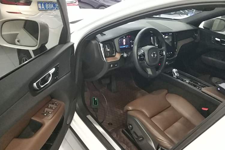 Used Volvo XC60 2022 B5 4x4 Smart Luxury Edition