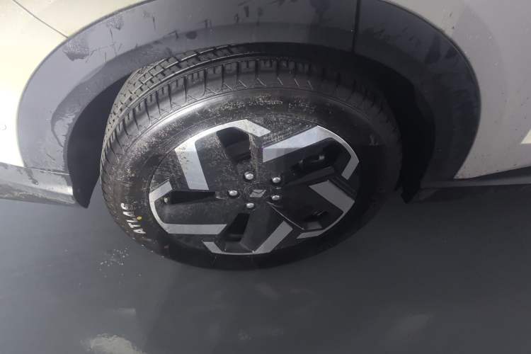 Used Baojun Yunhai 2024 600km Pure Electric Version Right Rear Wheel Hub