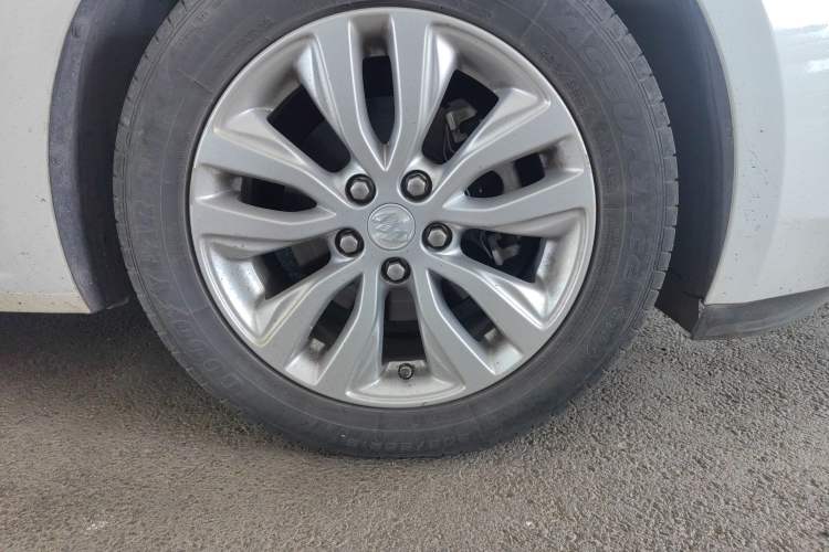 Used Buick GT 2019 15T Dual-Clutch Connected Elite Model China VI Right Front Wheel Hub