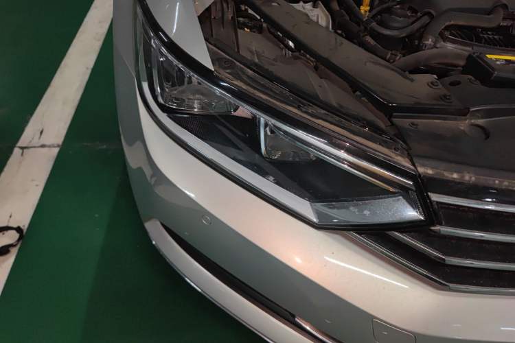 Used Volkswagen Magotan 2018 330TSI DSG Advanced Model Right Front Headlight