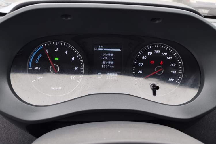 Used Wuling Yangguang 2024 300km Comfort-Grade Passenger Van 60kW Instrument Cluster