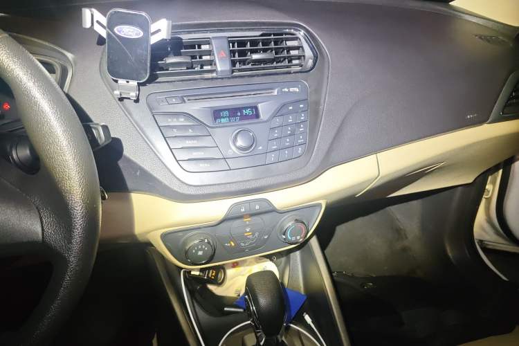 Used Ford Escort 2015 1.5L Automatic Comfort Edition Audio And AC Panel