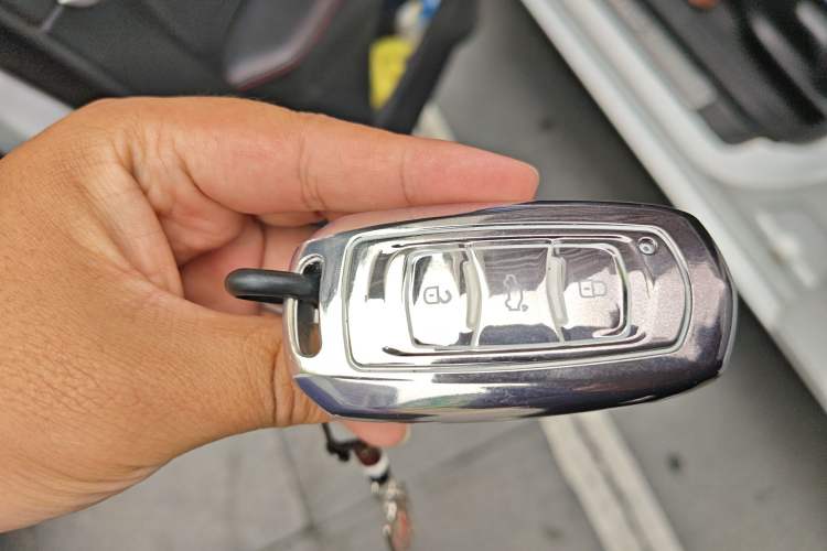 Used Geely Auto Emgrand 2015 Sedan 1.5L Manual - Top Trim Level Vehicle Key