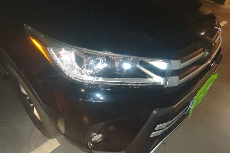 Used Toyota Highlander 2017 2.0T Four-Wheel Drive Ultimate Edition 7 Seats Right Front Headlight