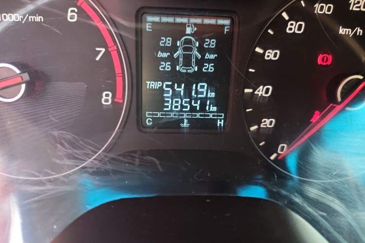 Used Baojun 310W 2017 1.5L Manual Comfort Version China VI Emission Standard Odometer Close Up