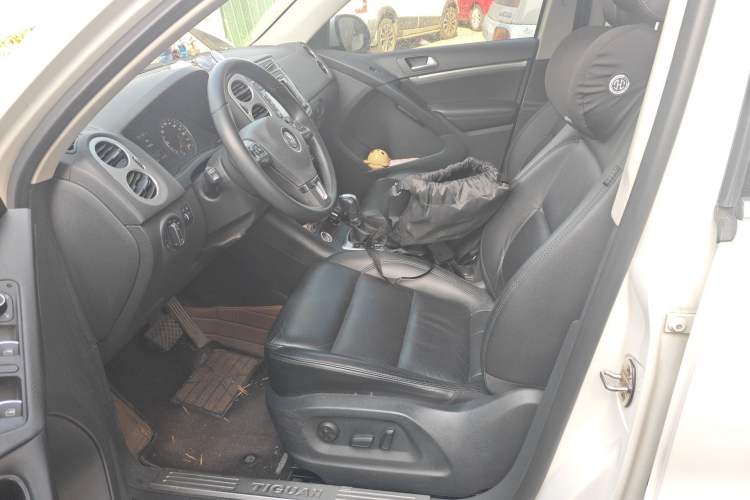 Used Volkswagen Tiguan 2015 1.8TSI Automatic All-Wheel-Drive Luxury Model Left Front Seat