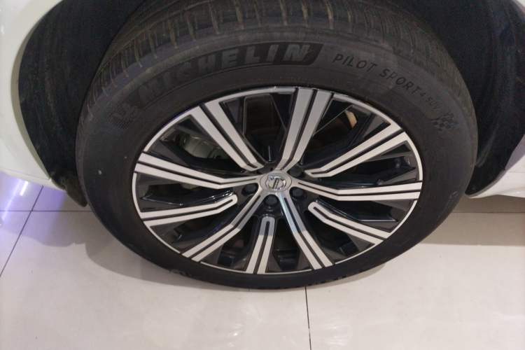 Used Volvo XC90 2022 B5 Smart Drive Luxury Edition 5 Seats Left Front Wheel Hub