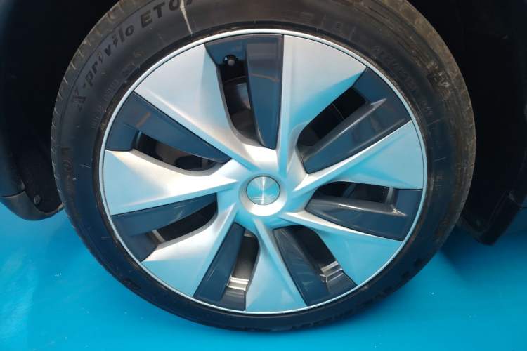 Used Tesla Model Y 2021 Long-Range All-Wheel-Drive Version