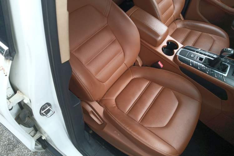 Used Zotye SR9 2017 2.0T Manual "Ultimate Light" Edition Right Front Seat