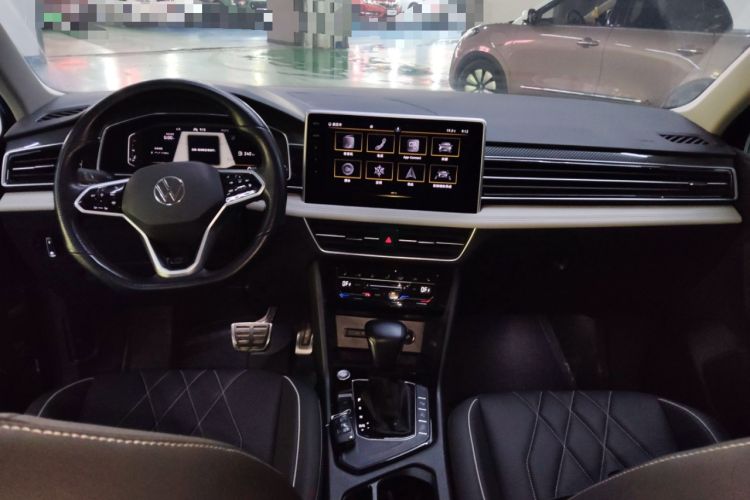 Used Volkswagen Tiguan L 2022 330TSI Automatic Two-Wheel Drive R-Line Enhanced Edition Center Console