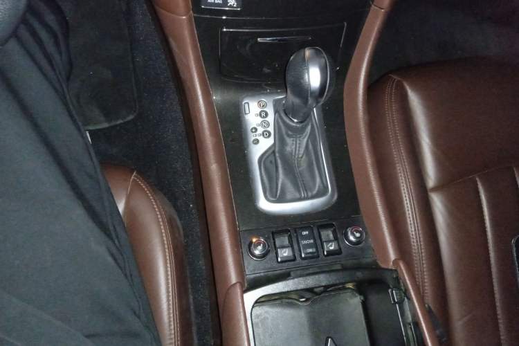 Used Infiniti QX50 2013 2.5L Two-Wheel-Drive Elegant Edition Gear Lever