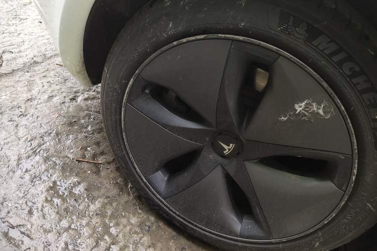 Used Tesla Model 3 2019 Long-Range All-Wheel-Drive Version Right Rear Wheel Hub