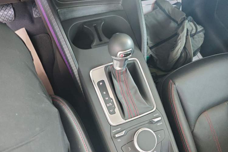 Used Audi Q2L 2022 35 TFSI Progressive Dynamic Edition Gear Lever