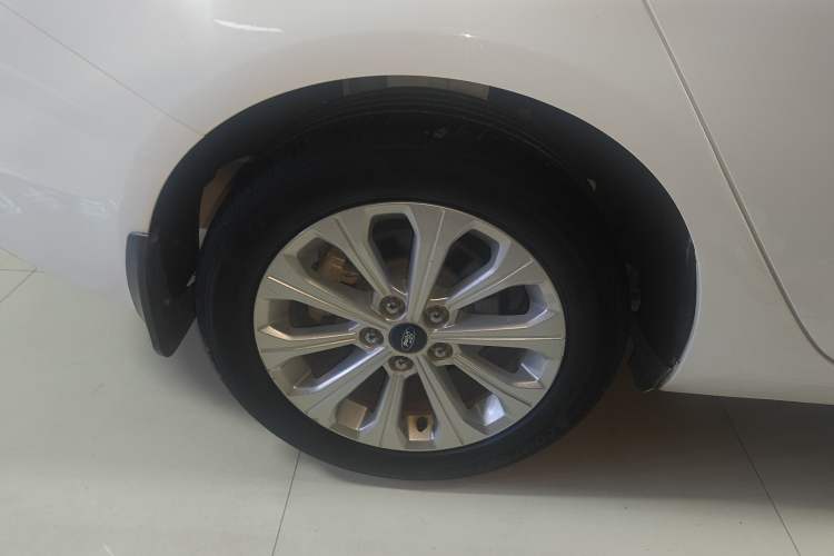 Used Ford Escort 2015 1.5L Automatic Fashion Model Right Rear Wheel Hub